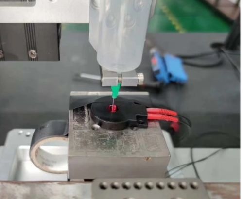 提升點(diǎn)膠工藝 通過一體化設(shè)計(jì)與智能傳感技術(shù)降低產(chǎn)品不良率